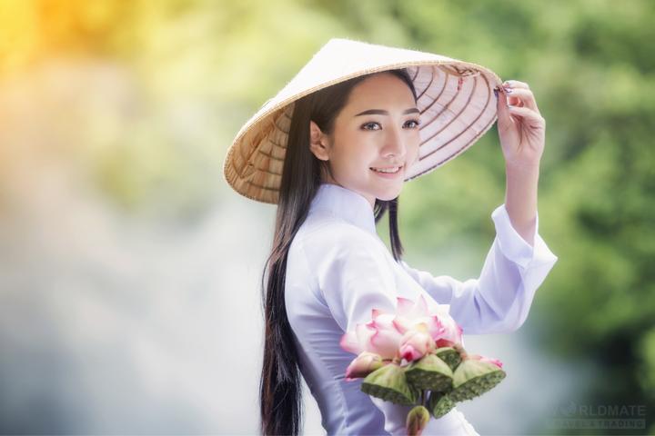 1. Áo hai dây bản mảnh: Áo hai dây bản mảnh tuy nhiên là một trong những mẫu áo khó