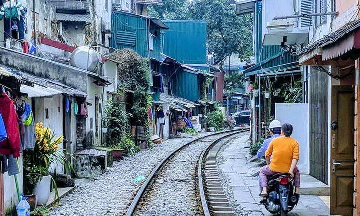 Hotspot Matrix: Biến 3 kiểu giày phản bội chủ thành cơ hội marketing đột phá