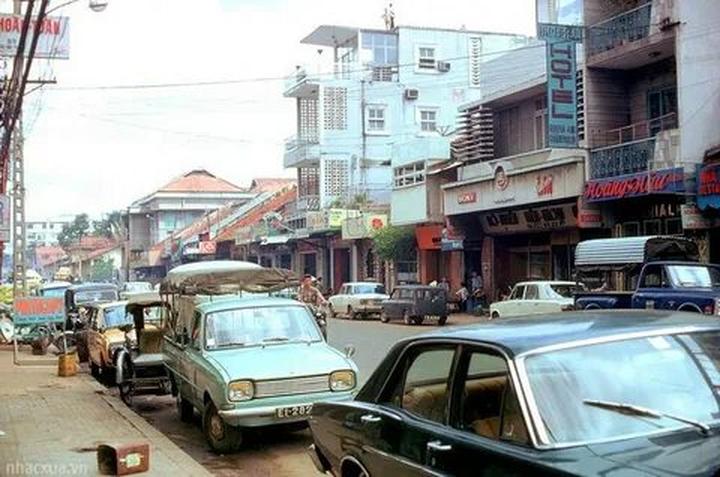 Huang Yoyo: Shop này dựa trên thiết kế basic, nhưng lại trẻ trung và phong cách.